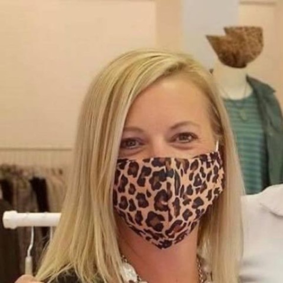 Meet your Posher, Lisa - Picture 1 of 1